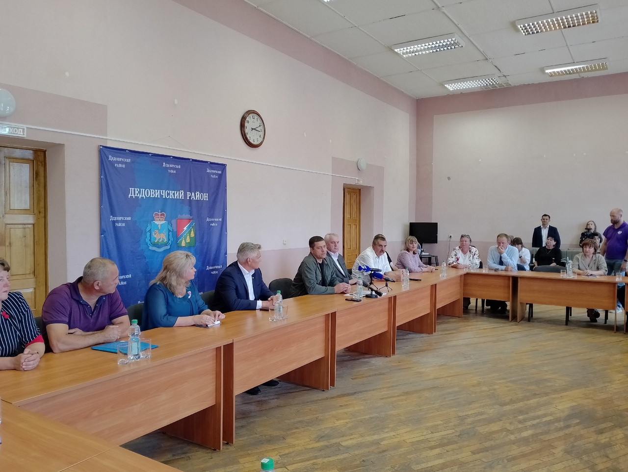 Сегодня губернатор Псковской области Михаил Ведерников посетил Дедовичский район..